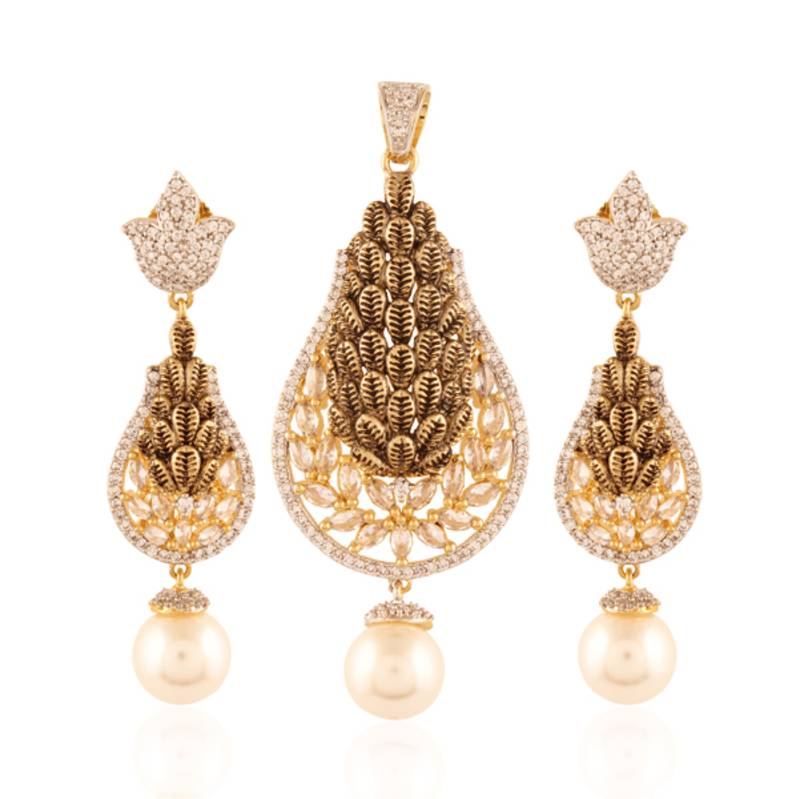 Mindboggling Gold Plated American Diamond Set