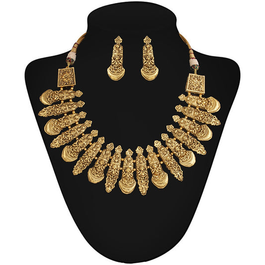 Dashing antique necklace set